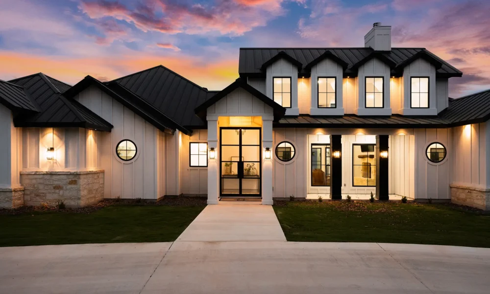 672ed64e34ee692170aa95da_672ed4c2d3e2ff1a5ea56d17_kc-custom-homes-dripping-springs-example-1000x600-15