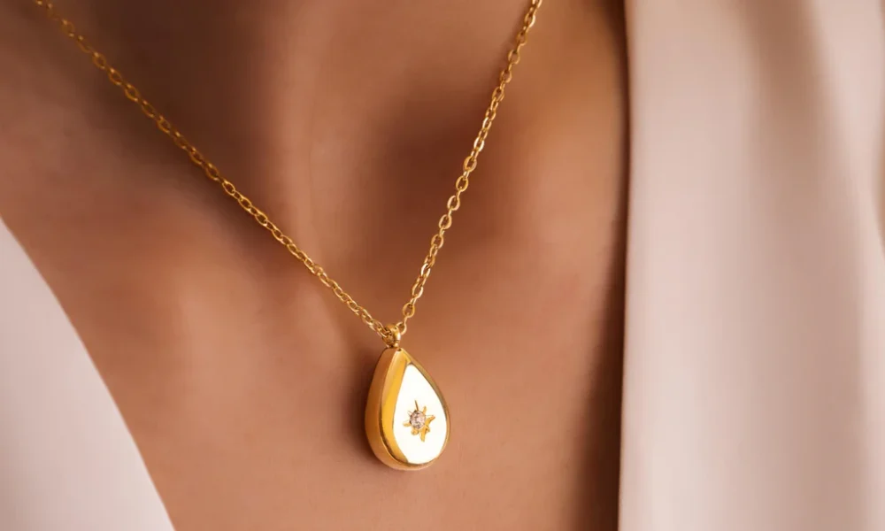 Gold_Teardrop_Pendant_Necklace_1024x1024-1000x600-2