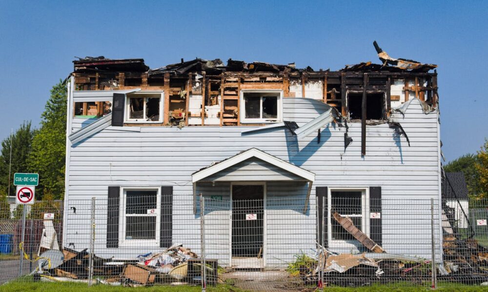 Selling-a-Fire-Damaged-House-in-California-1000x600-2