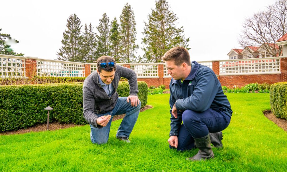lawn-care-technician-customer-inspection-115-1000x600-3