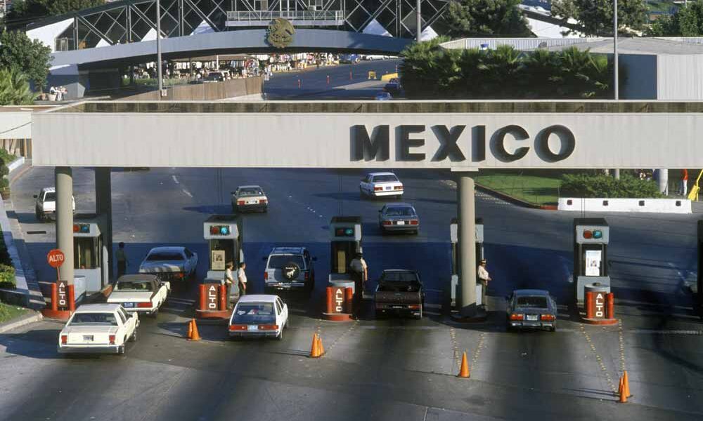 tijuana-border-crossing-1990-1000x600-1